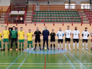 Futsal - zdjęcie drużyn i sędziów